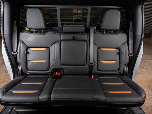 Used 2025 GMC Sierra 2500 AT4 w/ Technology Package image 35