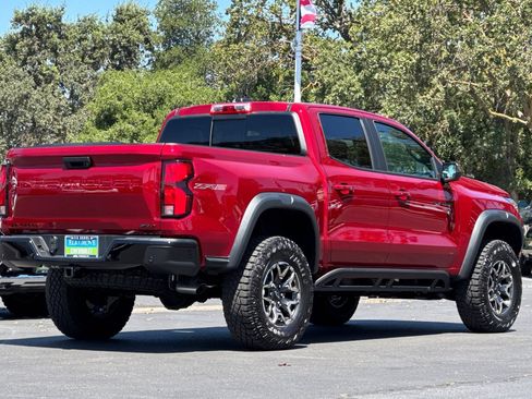 Used 2026 Chevrolet Colorado ZR2 w/ Technology Package AWD/4WD image 3