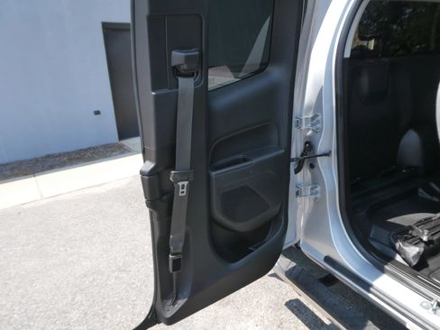Used 2018 Chevrolet Colorado W/T RWD image 23
