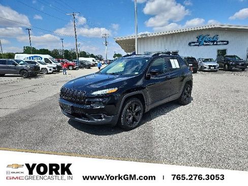 Used 2018 Jeep Cherokee Latitude w/ Altitude Package FWD image 1