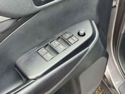 Used 2019 Toyota Highlander SE image 16