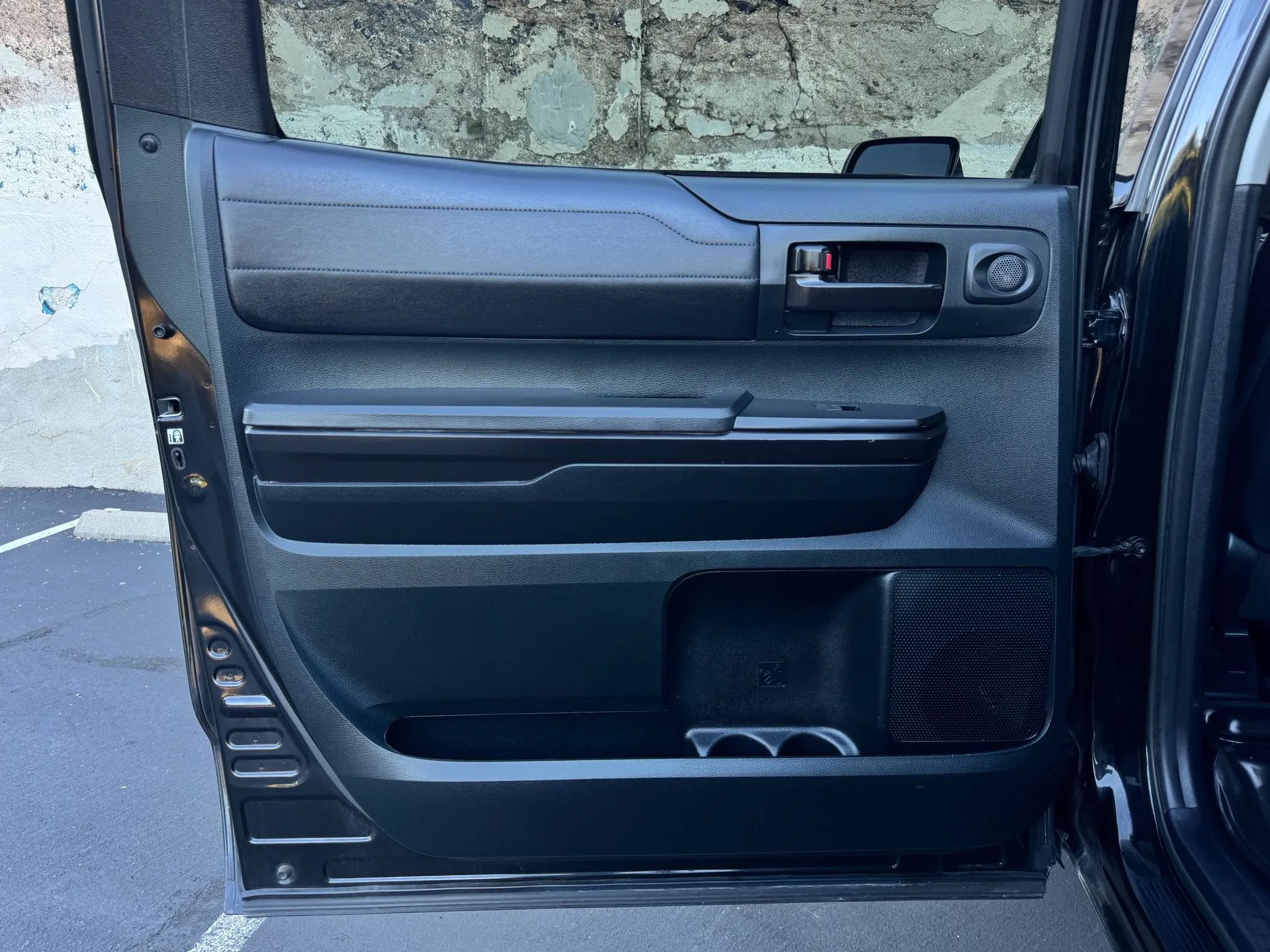 Used 2017 Toyota Tundra Limited w/ Limited Premium Package RWD image 28