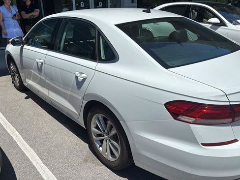 Used 2020 Volkswagen Passat 2.0T SE FWD image 4