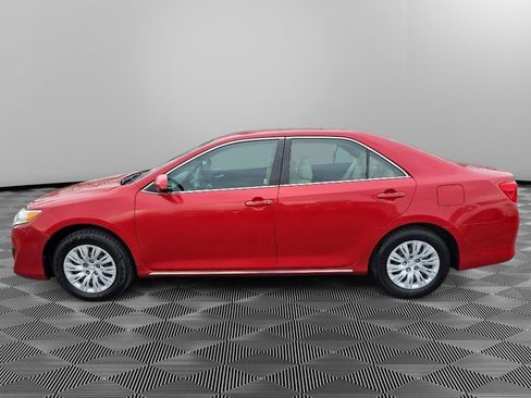 Used 2013 Toyota Camry LE image 4