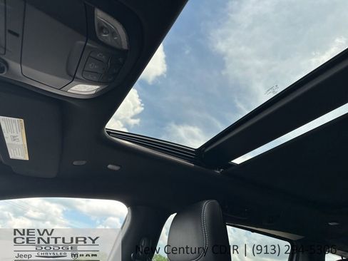 New 2026 Chrysler Pacifica Limited w/ Uconnect Theater Family Group AWD/4WD image 34