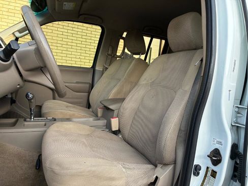 Used 2015 Nissan Frontier SV image 16