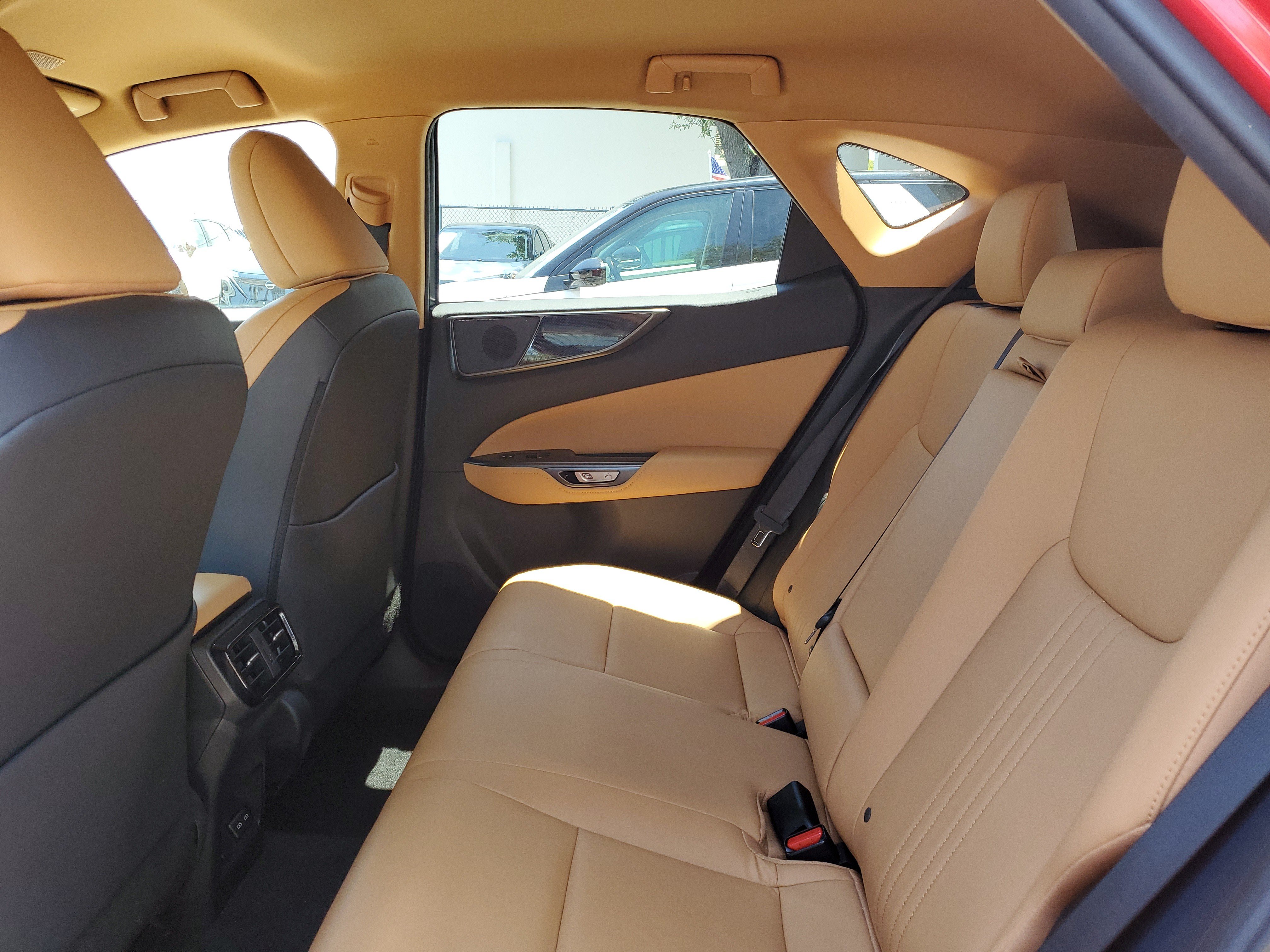 Used 2024 Lexus NX 250 FWD w/ Towing Package (2000 Lbs) image 12