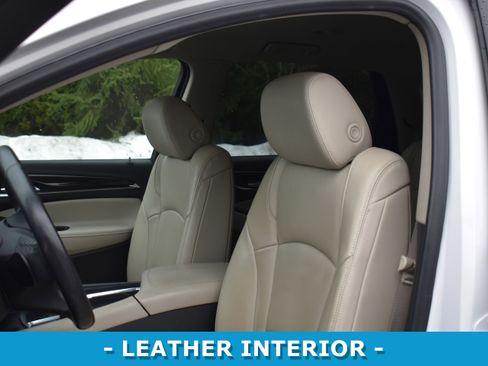 Used 2019 Buick Enclave Essence image 8