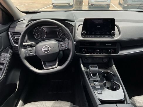 Used 2025 Nissan Rogue SV FWD image 16