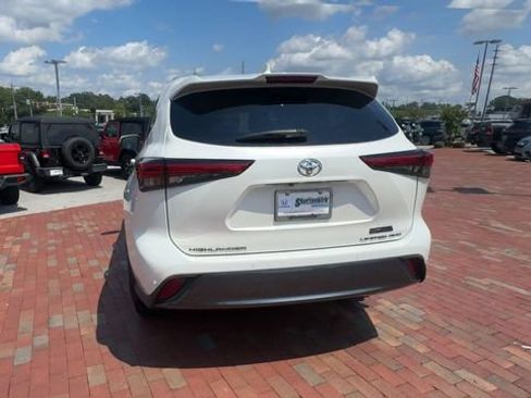 Used 2021 Toyota Highlander Limited AWD/4WD image 9