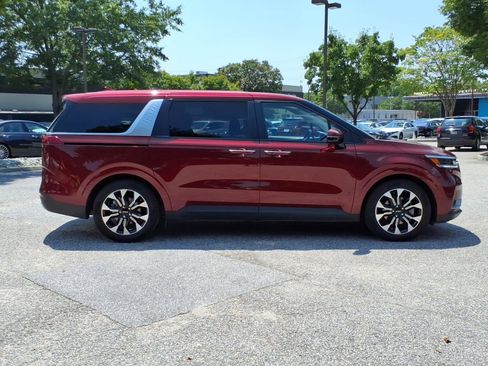 Used 2024 Kia Carnival EX FWD image 7
