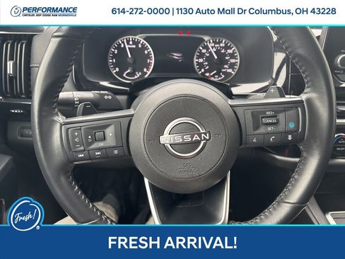 Used 2024 Nissan Pathfinder SV image 19