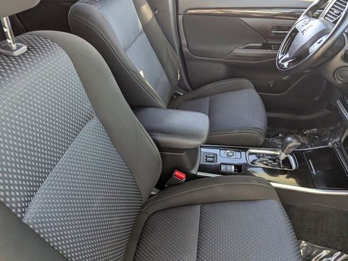Used 2018 Mitsubishi Outlander LE image 11