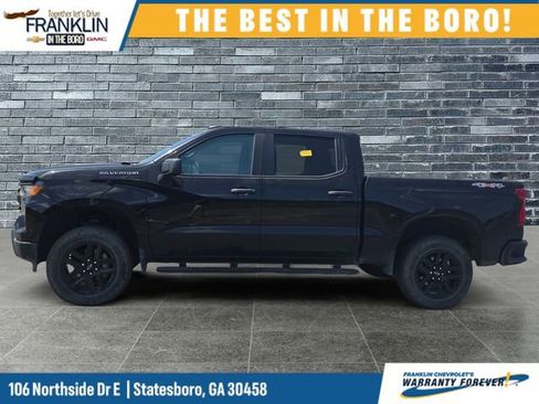 Used 2023 Chevrolet Silverado 1500 Custom image 2