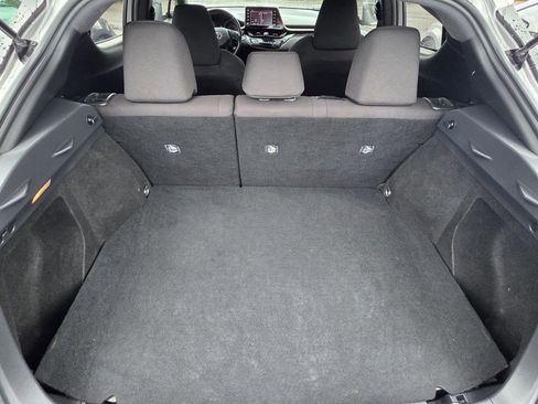 Used 2019 Toyota C-HR XLE FWD image 10