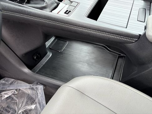 Certified 2025 Toyota Sienna XLE image 28