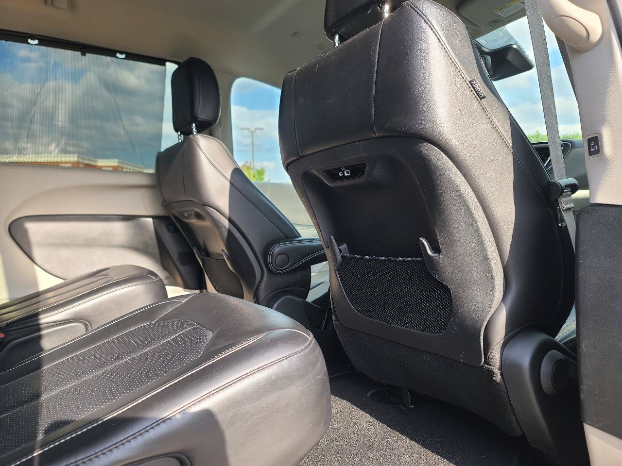 Used 2023 Chrysler Pacifica Touring-L FWD image 31