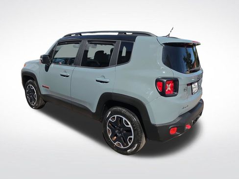Used 2017 Jeep Renegade Trailhawk w/ Premium Trailhawk Package AWD/4WD image 3