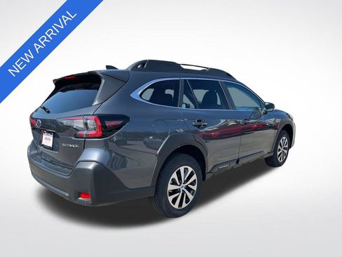 Used 2025 Subaru Outback Premium AWD/4WD image 3