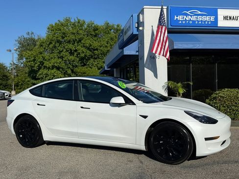 Used 2022 Tesla Model 3 Standard Range RWD image 17
