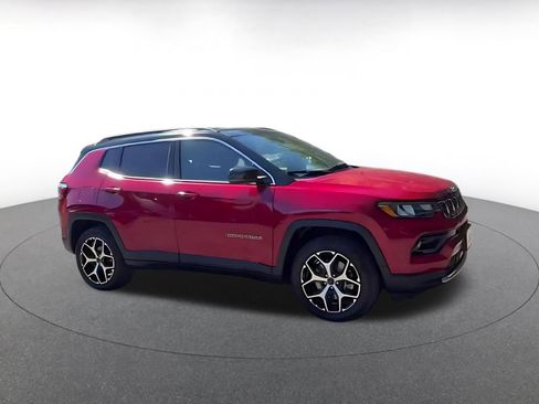 Used 2025 Jeep Compass Limited AWD/4WD image 2