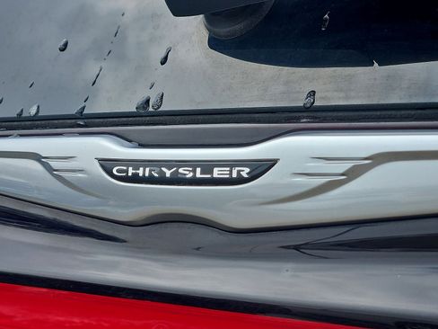 Used 2024 Chrysler Pacifica Touring-L FWD image 24