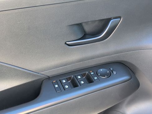 Certified 2025 Hyundai Kona SEL AWD/4WD image 15