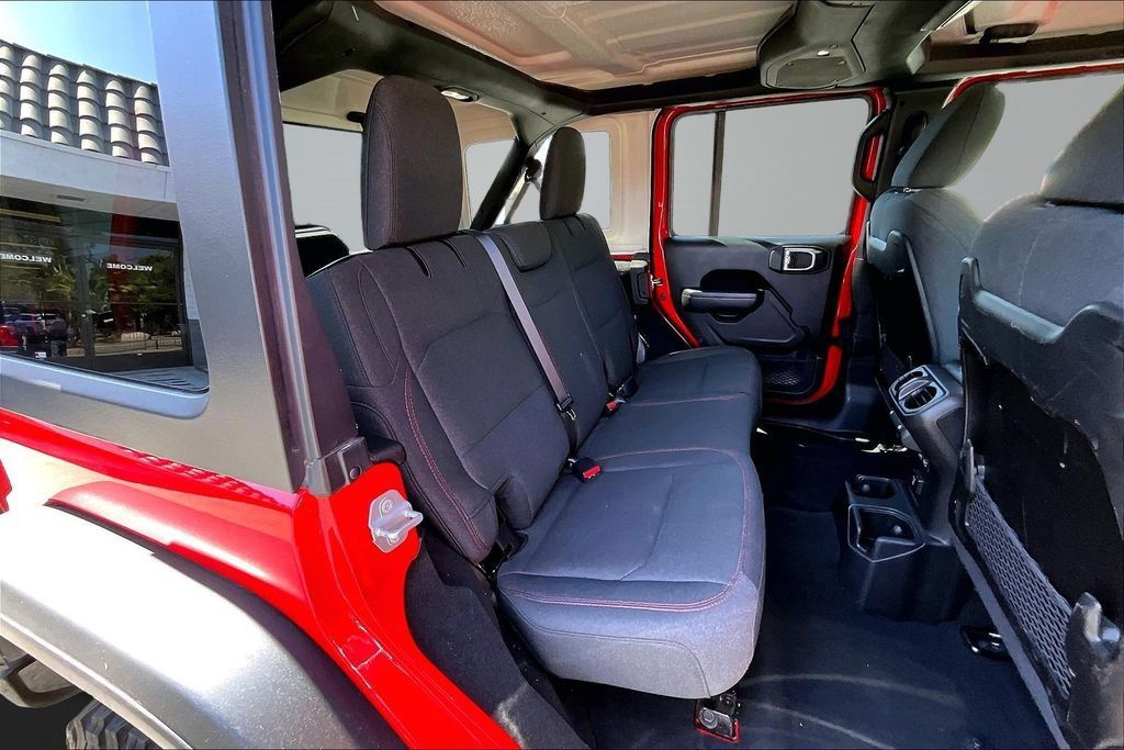 Certified 2025 Jeep Wrangler Unlimited Rubicon w/ Convenience Group AWD/4WD image 18