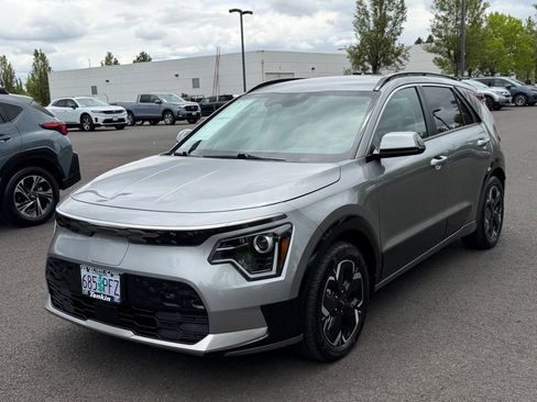 Used 2023 Kia Niro Wind w/ Wind Preserve Package FWD image 4