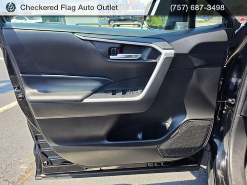 Used 2022 Toyota RAV4 XLE AWD/4WD image 21