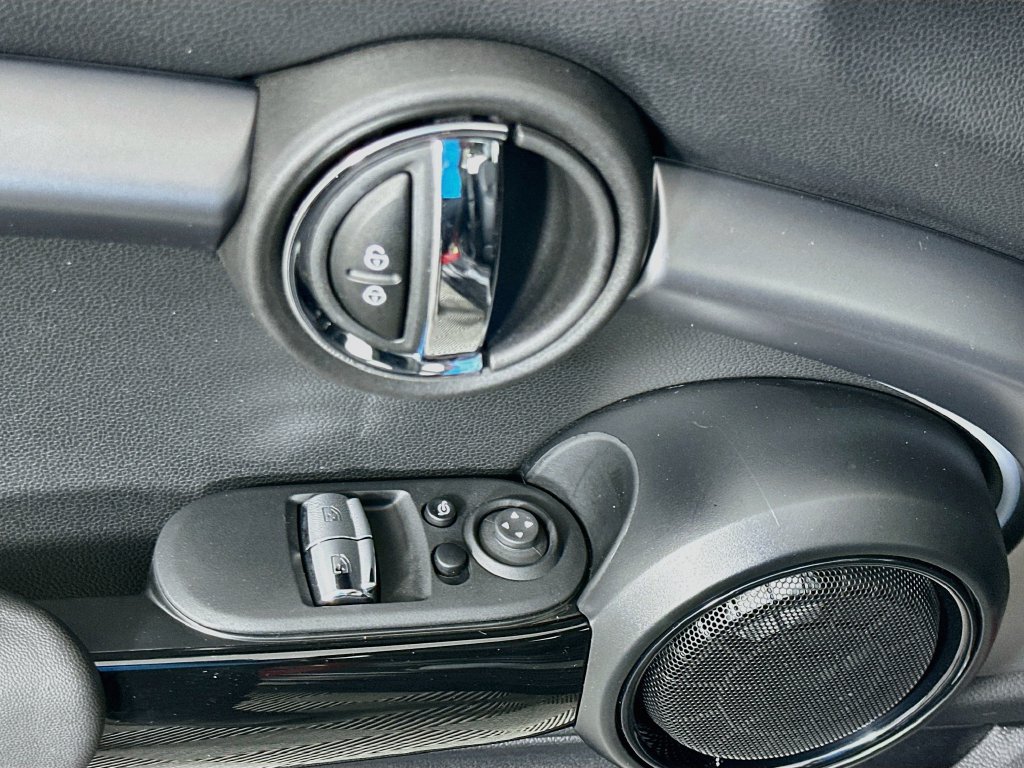 Used 2024 MINI Cooper SE FWD image 18