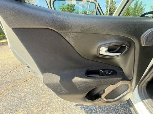 Used 2015 Jeep Renegade Latitude w/ Popular Equipment Group FWD image 15