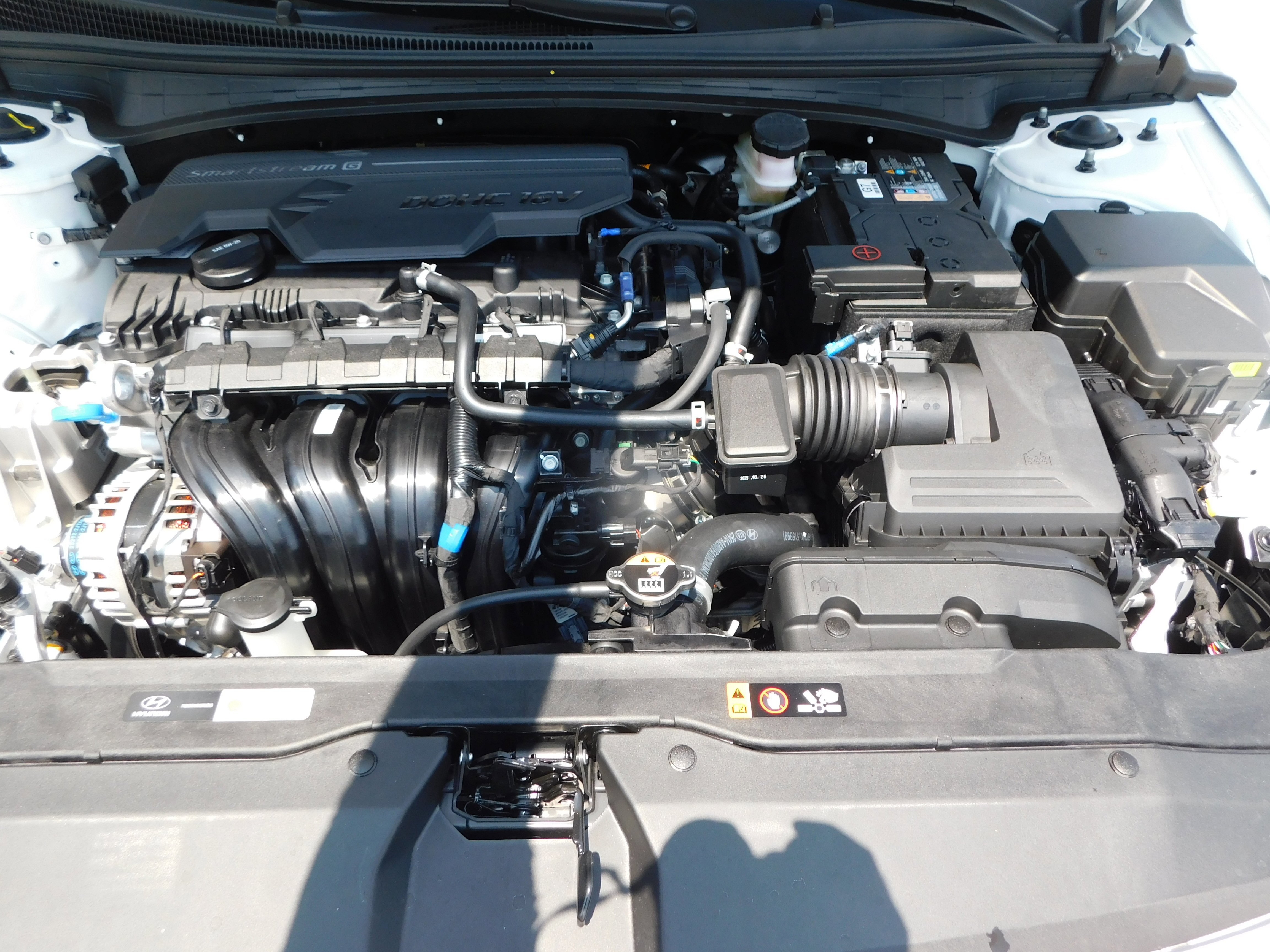 Used 2025 Hyundai Elantra SE FWD image 12