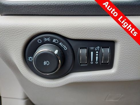 Used 2022 Chrysler Pacifica Touring-L image 24