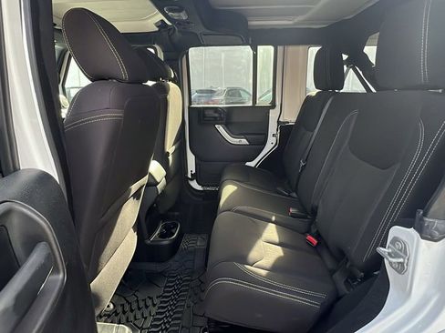 Used 2017 Jeep Wrangler Unlimited Sahara w/ Connectivity Group image 37