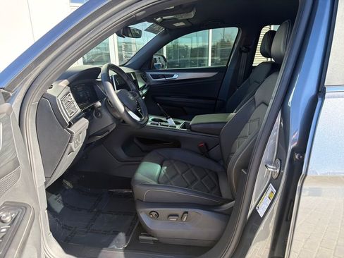 Certified 2024 Volkswagen Atlas Cross Sport SE image 11