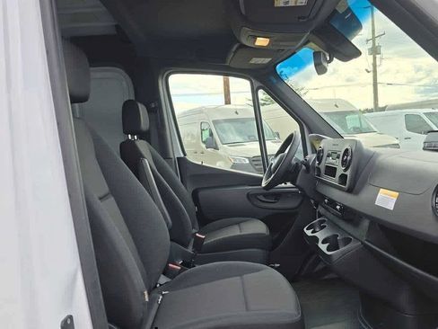 Used 2025 Mercedes-Benz Sprinter 2500 image 11
