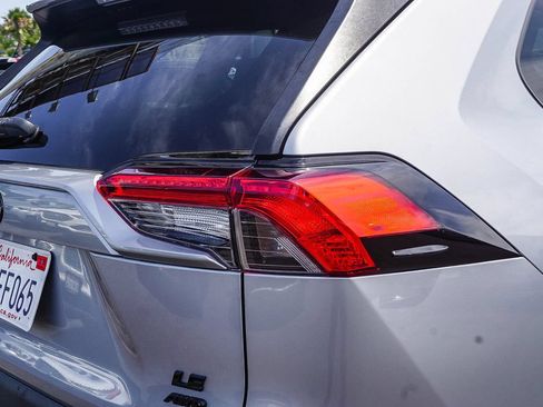 Used 2020 Toyota RAV4 LE w/ Carpet Mat Package AWD/4WD image 8