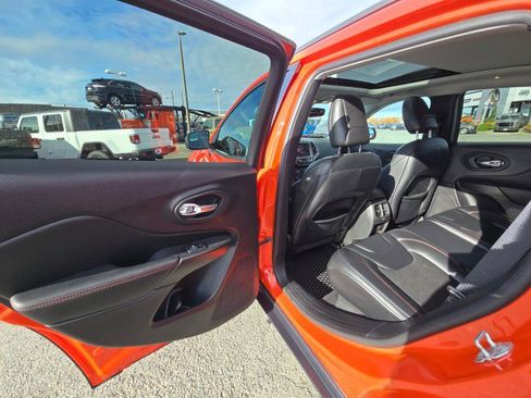 Used 2021 Jeep Cherokee Trailhawk w/ Sun, Sound & Nav Group image 17