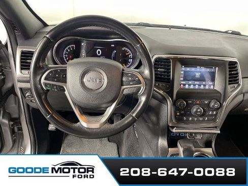 Used 2021 Jeep Grand Cherokee Laredo AWD/4WD image 12