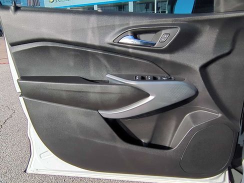 Used 2025 Chevrolet Trax RS w/ Driver Confidence Package FWD image 19