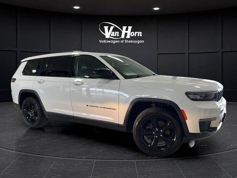 Used 2022 Jeep Grand Cherokee L Limited w/ Black Appearance Package AWD/4WD image 1