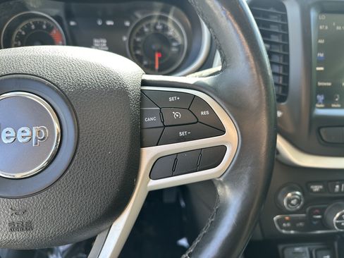 Used 2018 Jeep Cherokee Trailhawk AWD/4WD image 20