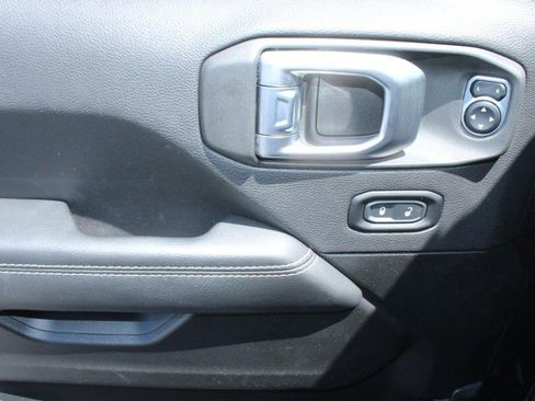 Used 2022 Jeep Wrangler Unlimited Sahara w/ Cold Weather Group image 10