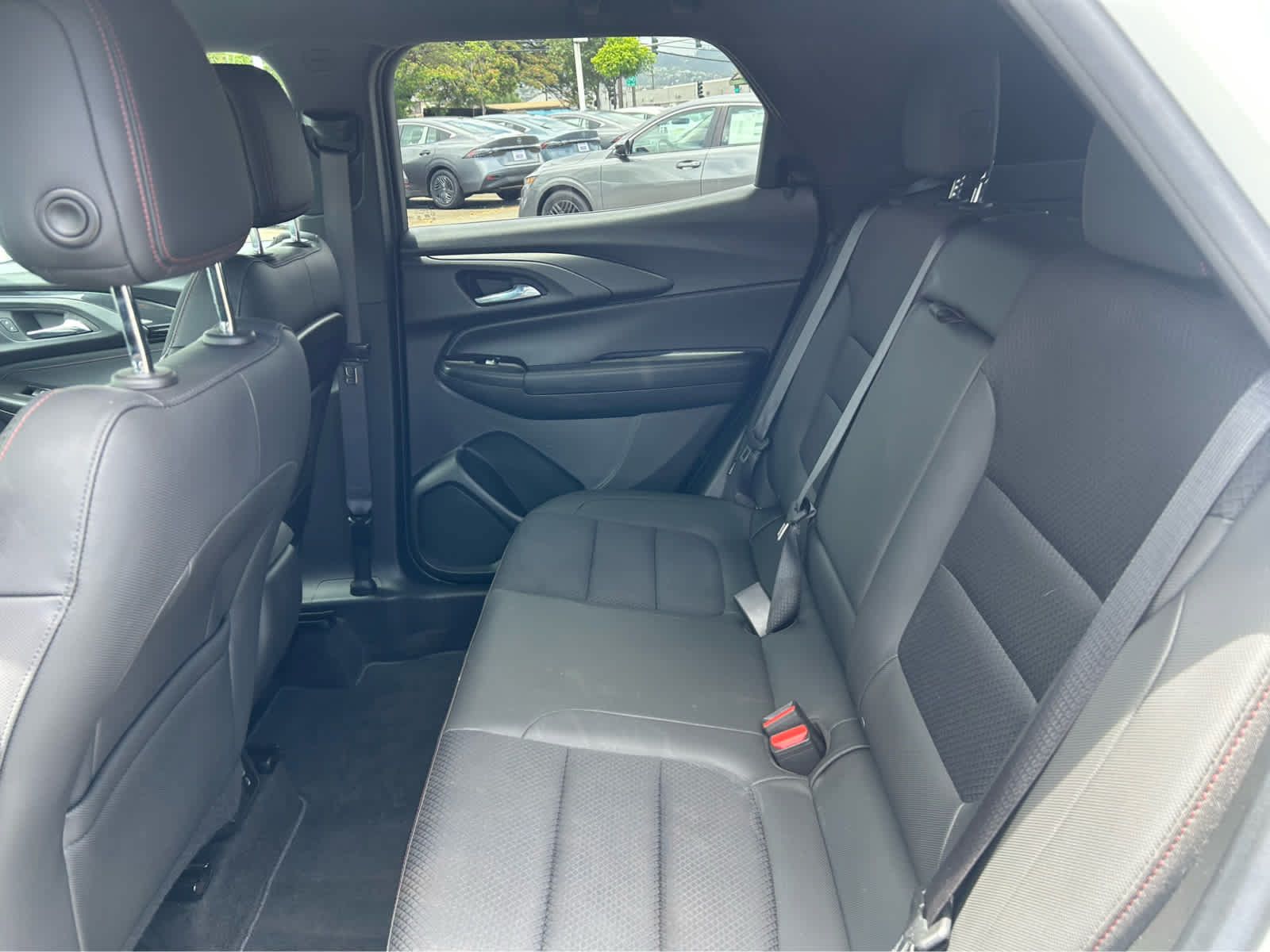 Used 2023 Chevrolet TrailBlazer RS w/ Technology Package FWD image 9