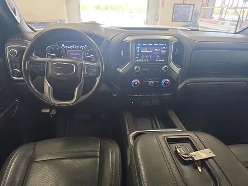 Used 2022 GMC Sierra 2500 Denali w/ Denali Ultimate Package AWD/4WD image 9