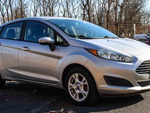 Used 2016 Ford Fiesta SE image 1