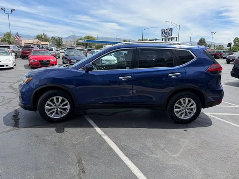 Used 2018 Nissan Rogue SV AWD/4WD image 4