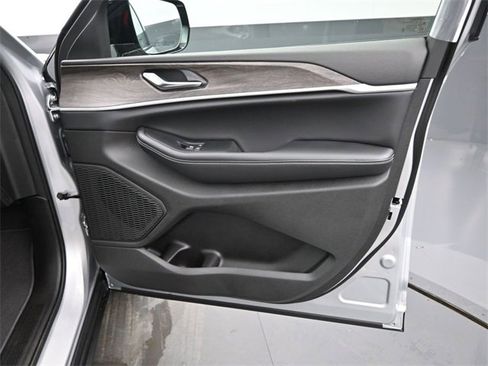 New 2025 Jeep Grand Cherokee L Limited image 22