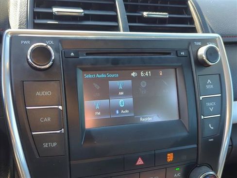 Used 2015 Toyota Camry SE FWD image 18